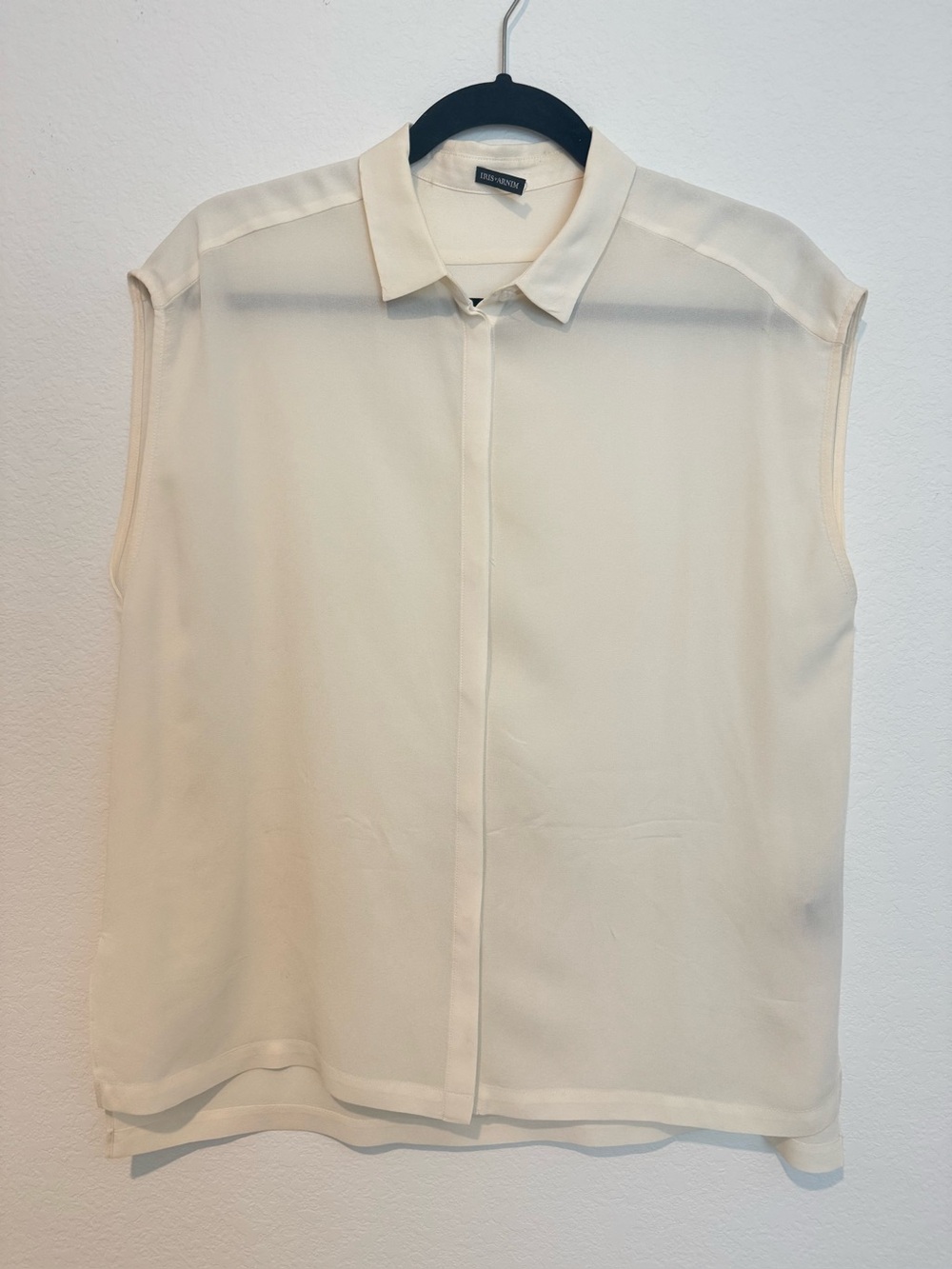 Iris Von Arnim 100% Silk Cream Sleeveless Button Down Blouse Top